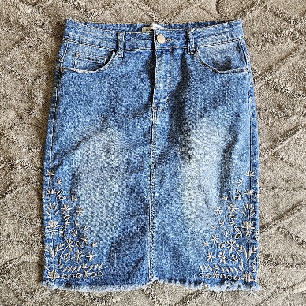 Vintage M Oak & Poppy Jean Denim Skirt Embroidered Floral Blue Y2k Knee Length